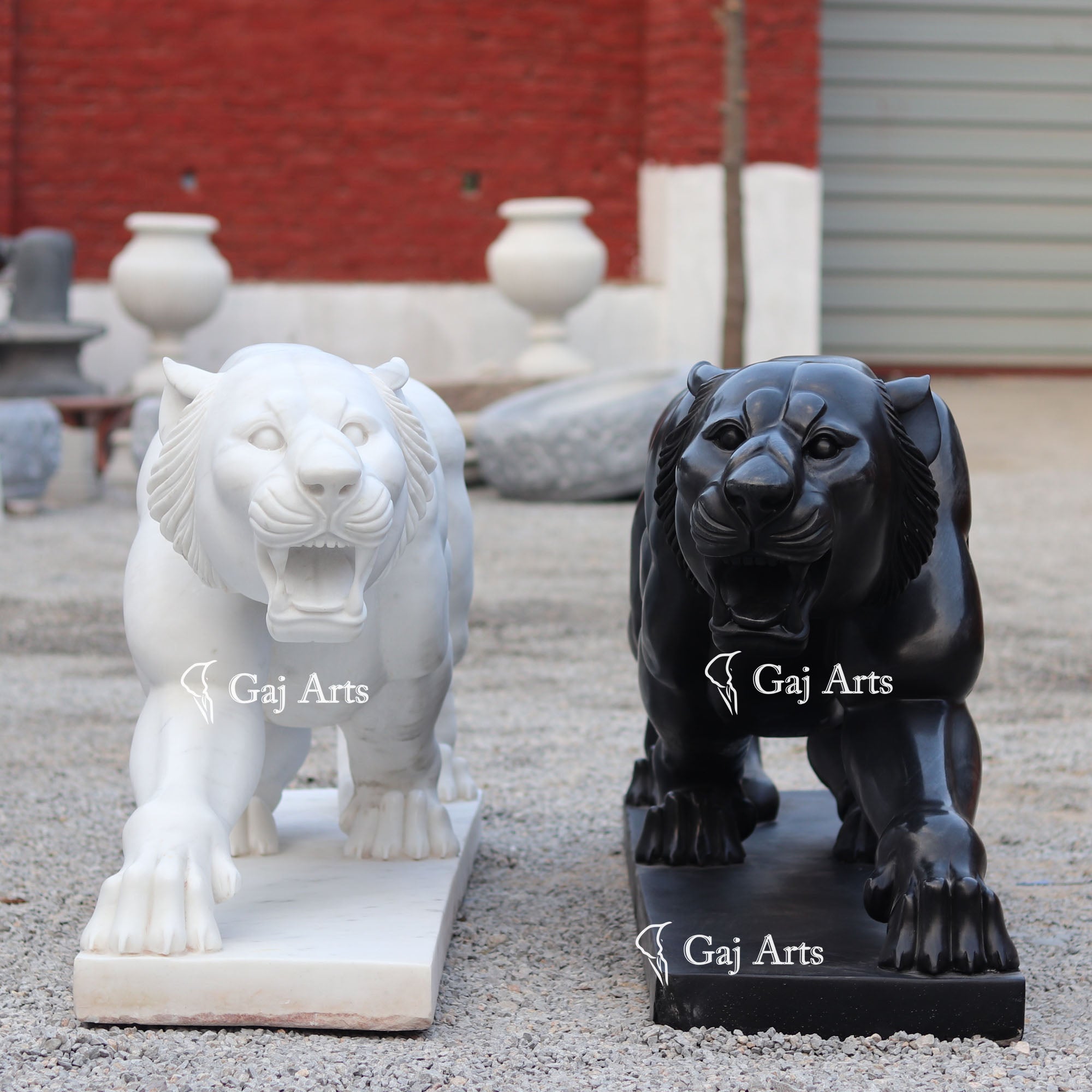 Black & White Marble Lion Sculpture | 72 Inch