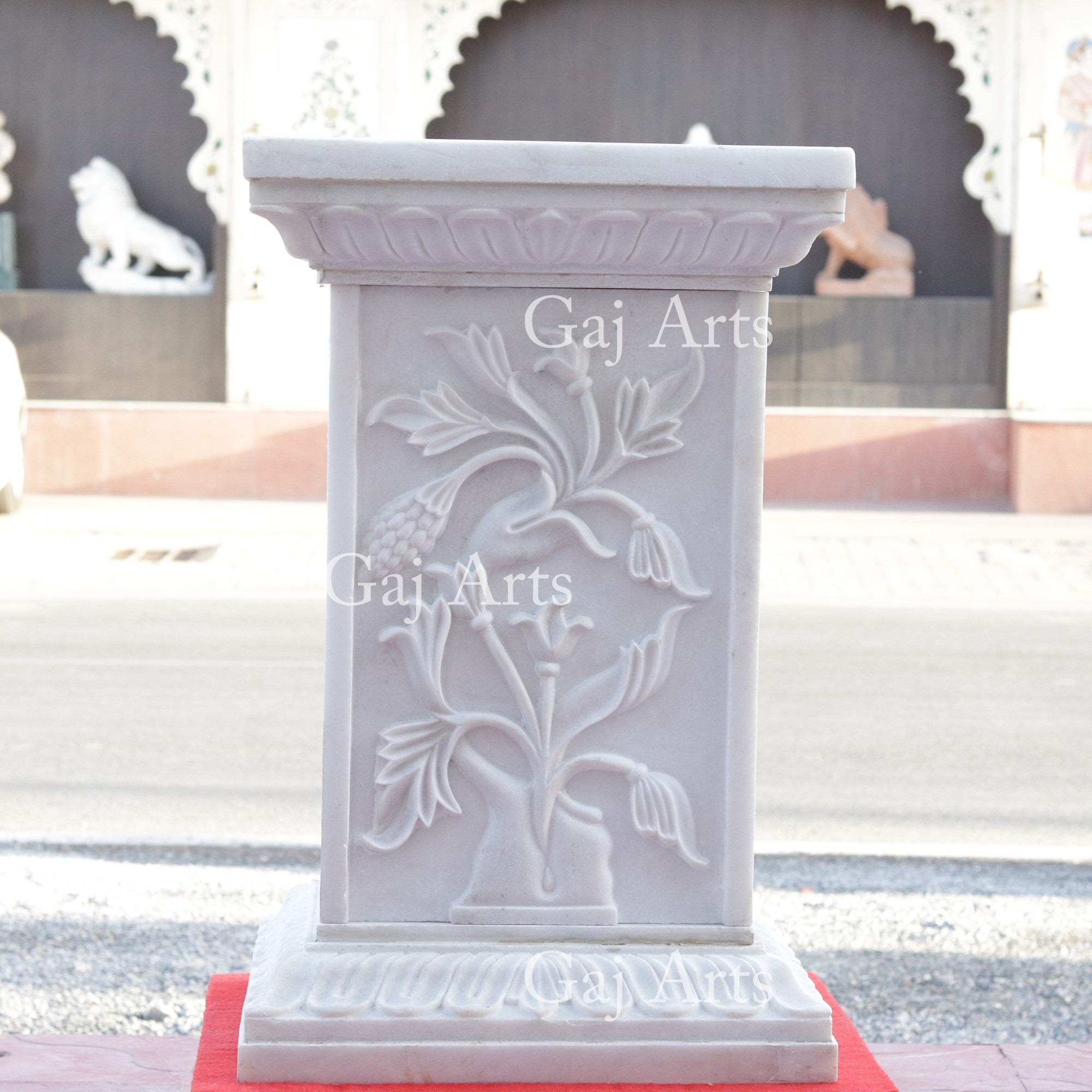 MARBLE STAND 32”
